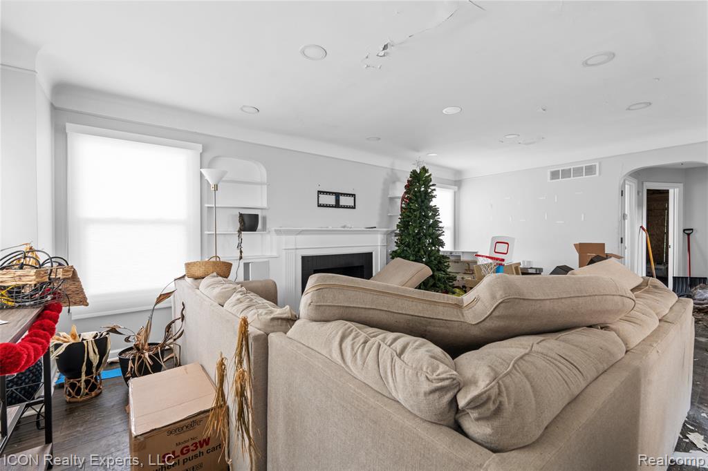 10810 Hart Avenue, Huntington Woods, MI — Photo 3