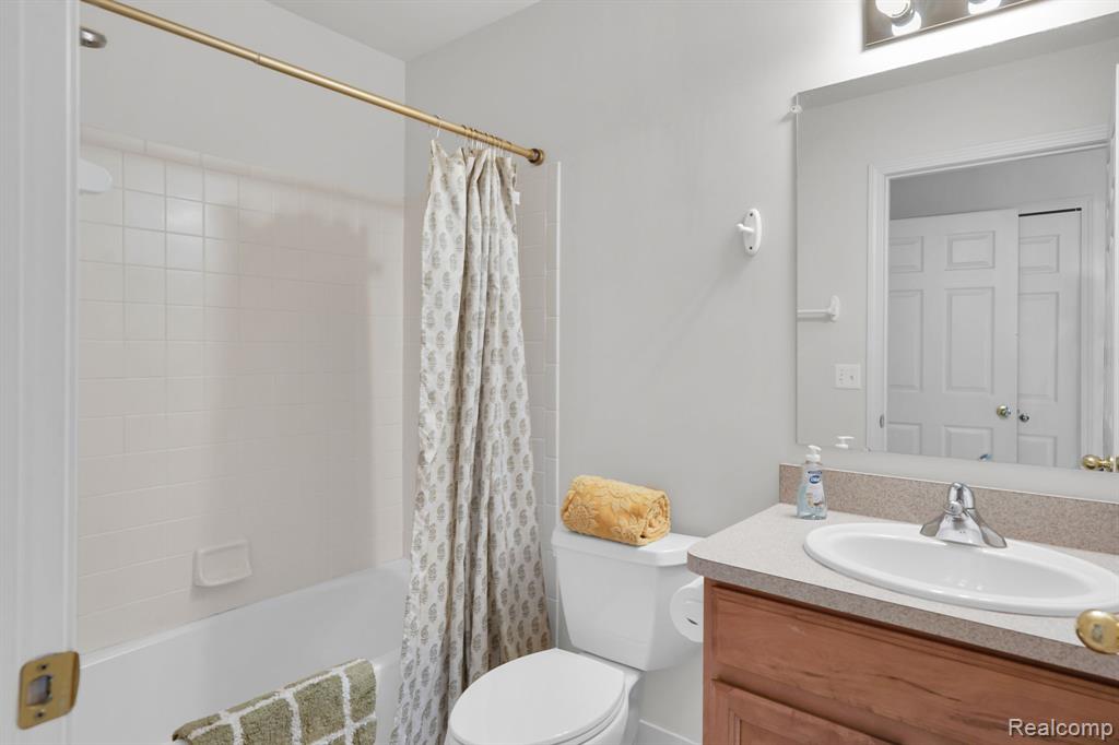 1128 Andover Circle, Commerce Twp, MI 48390 — Photo 15