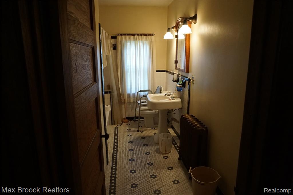 24 Ridge Road, Pleasant Ridge, MI — Photo 2