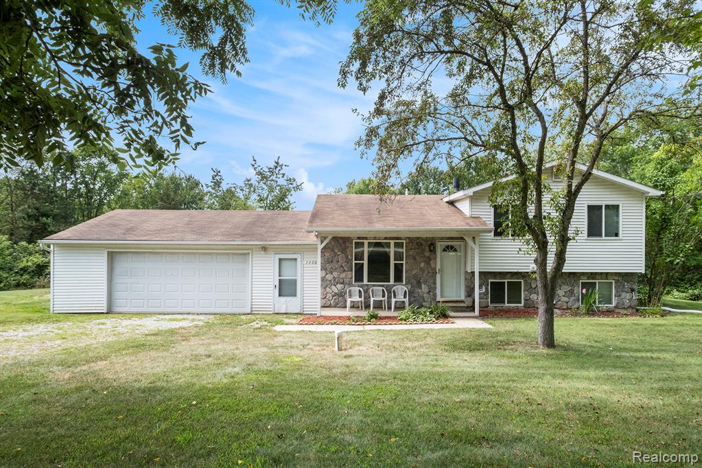 1490 Gage Road, Holly, MI 48442 — front exterior