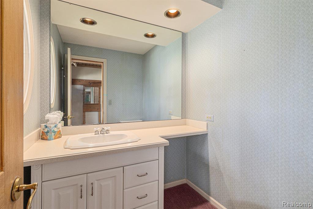 979 Abseguami Trail, Lake Orion, MI 48362 — Photo 18