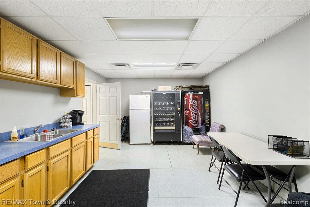 2170 LAVELLE Road, Flint, MI 48504 — Photo 12