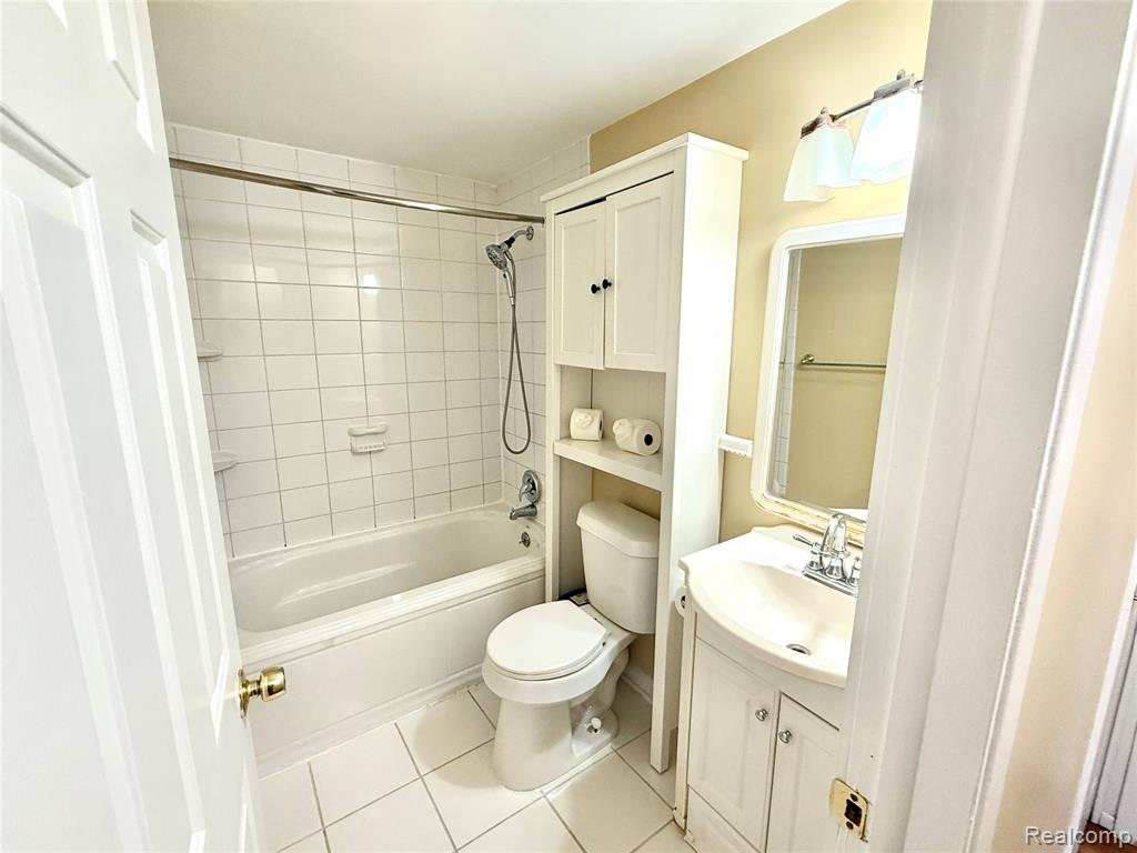 44563 SAVERY Drive, Canton, MI 48187 — Photo 22