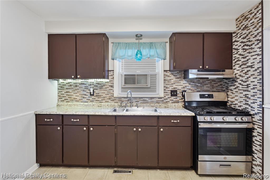 6027 Wilmer Street, Westland, MI — Photo 9