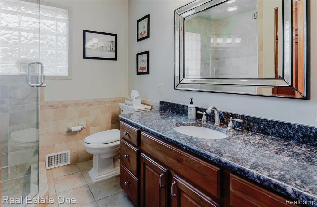 454 Lesdale Drive, Troy, MI 48085 — Photo 20
