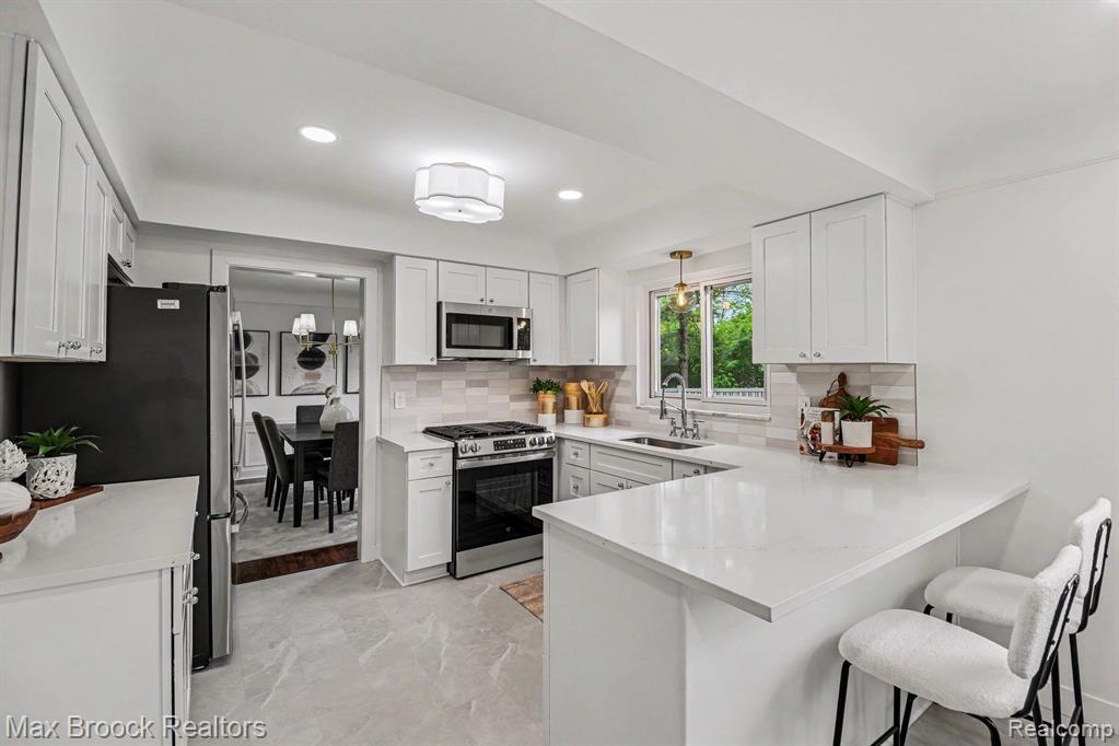 2808 Donegal Drive, Troy, MI 48098 — Photo 13