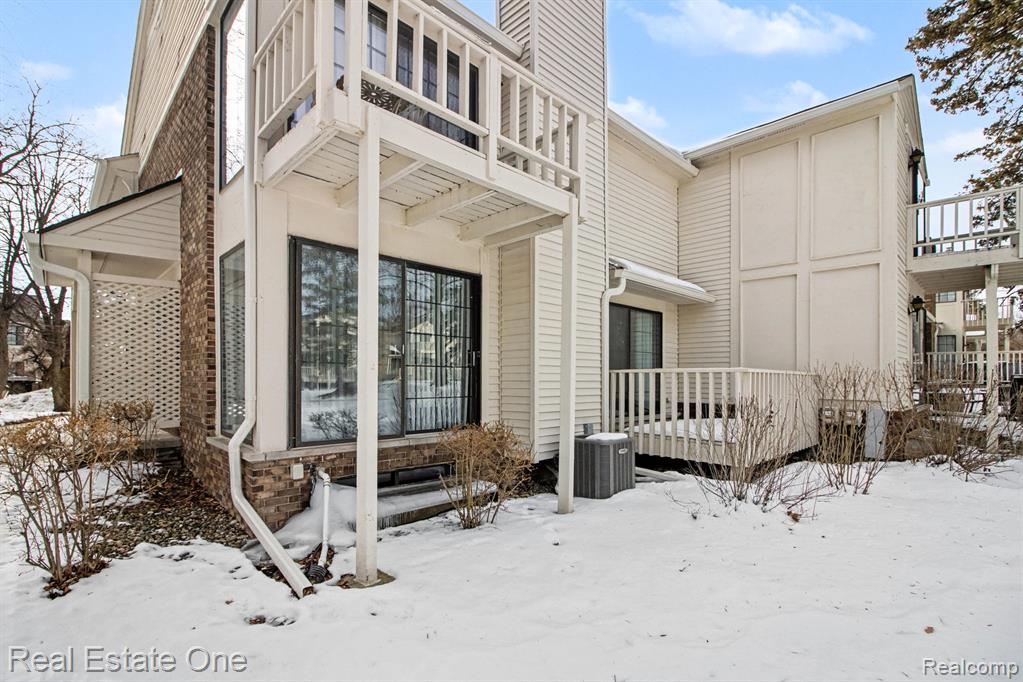 7174 Creeks Crossing, West Bloomfield, MI — Photo 29