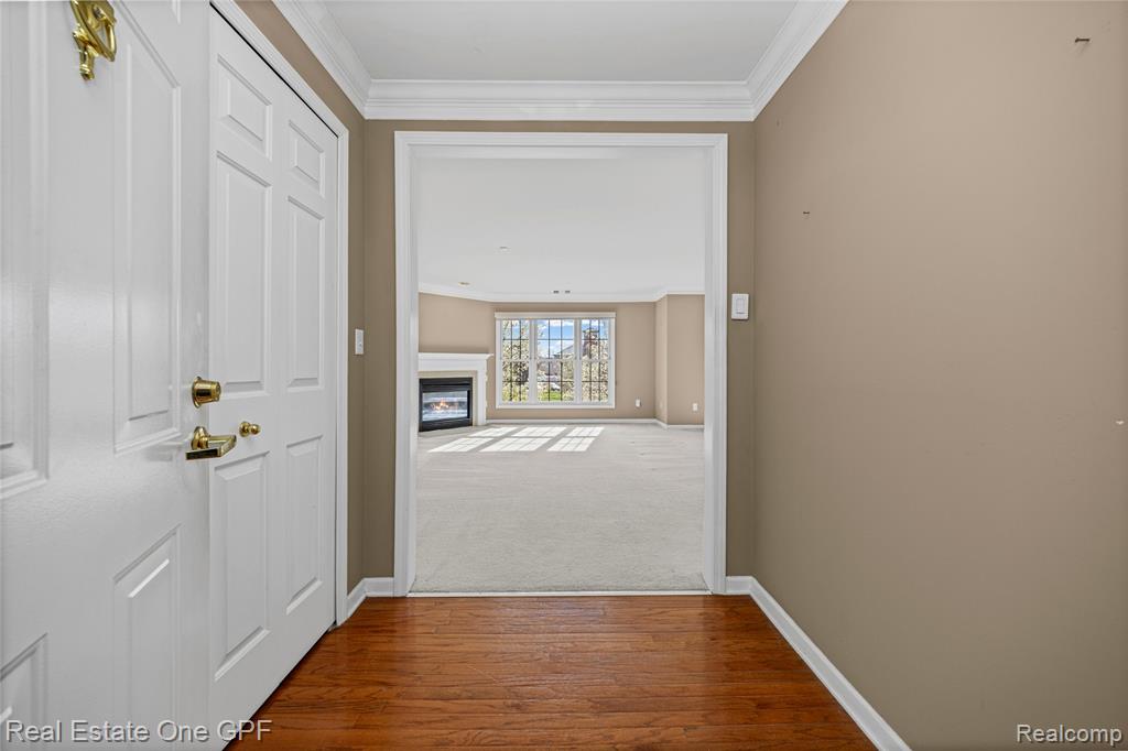 12 Pointe Park Place, Grosse Pointe Park, MI 48230 — Photo 4