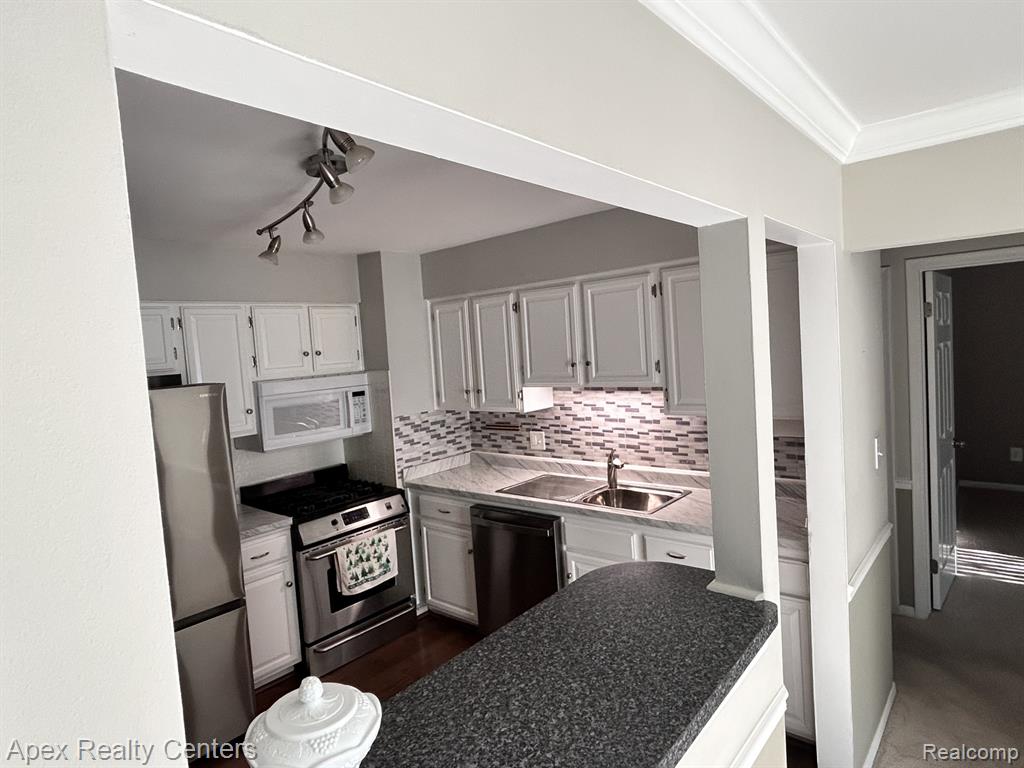 41682 Bedford Drive, Canton, MI 48187 — Photo 11