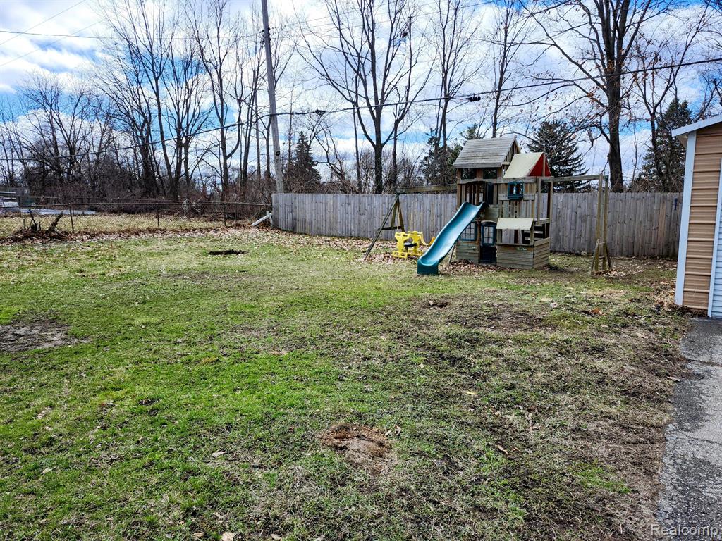4010 RED ARROW Road, Flint, MI 48507 — Photo 28