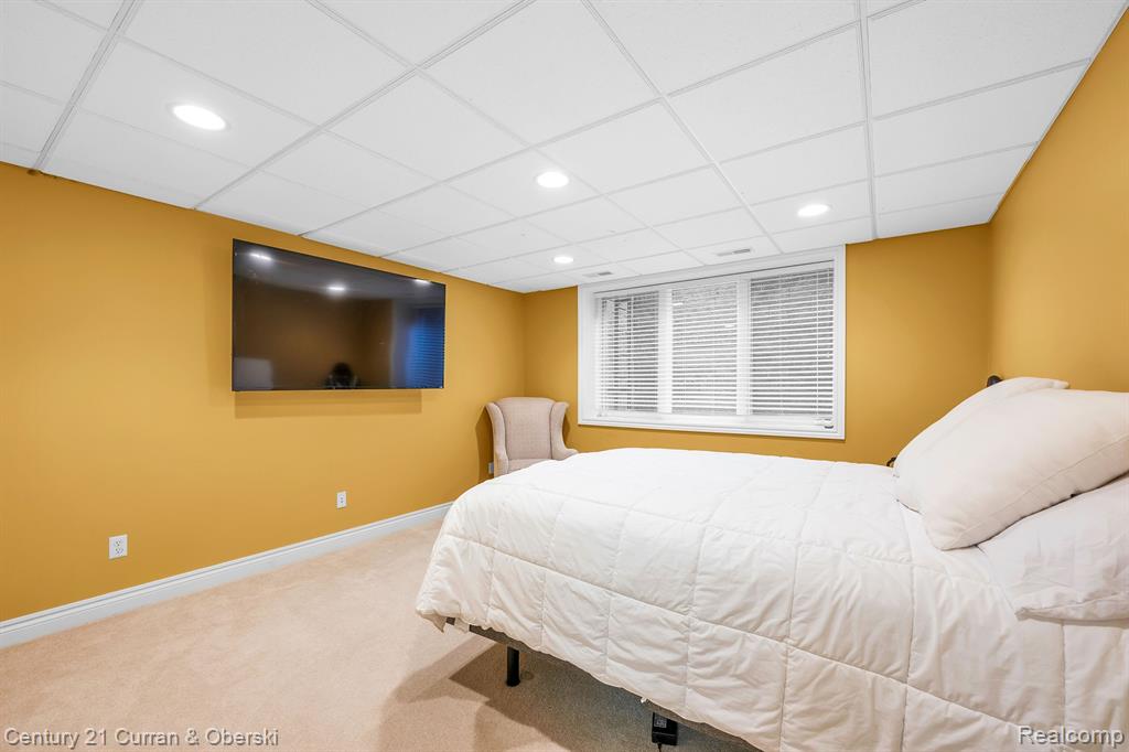 17944 RIDGEVIEW Drive, Northville, MI 48168 — Photo 35