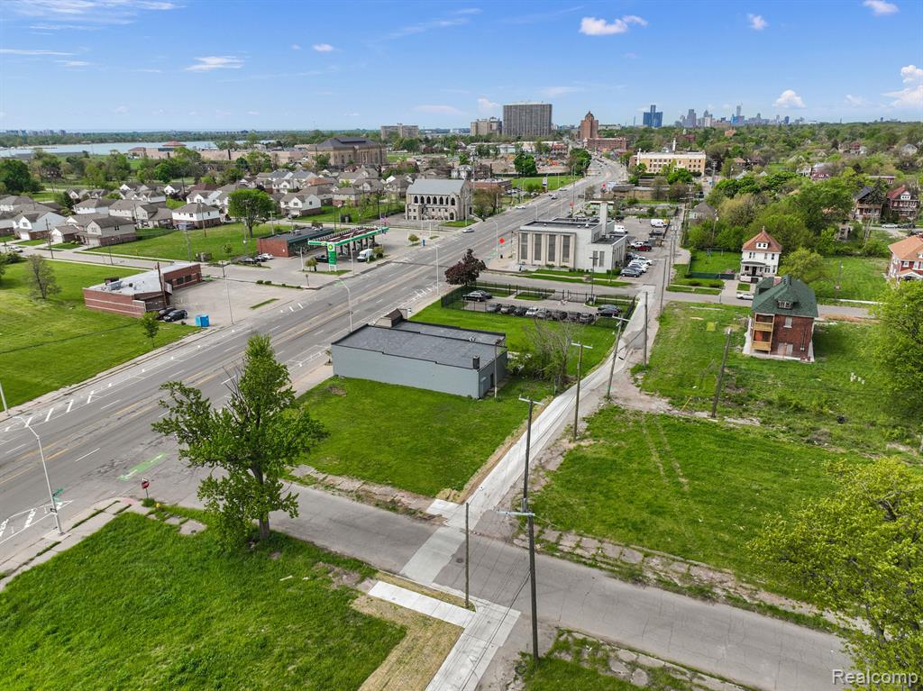 10829 E JEFFERSON Avenue, Detroit, MI 48214 — Photo 10