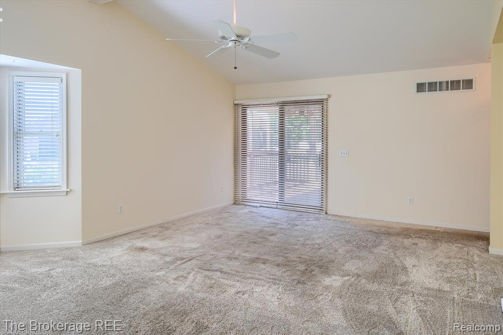 5930 Cross Creek Drive, 246, Swartz Creek, MI 48473 — Photo 11