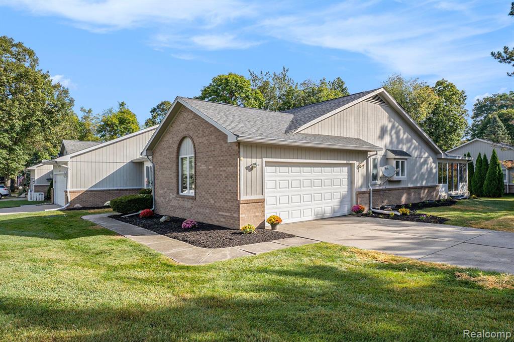 5509 HICKORY Circle, Flushing, MI 48433 — Photo 2
