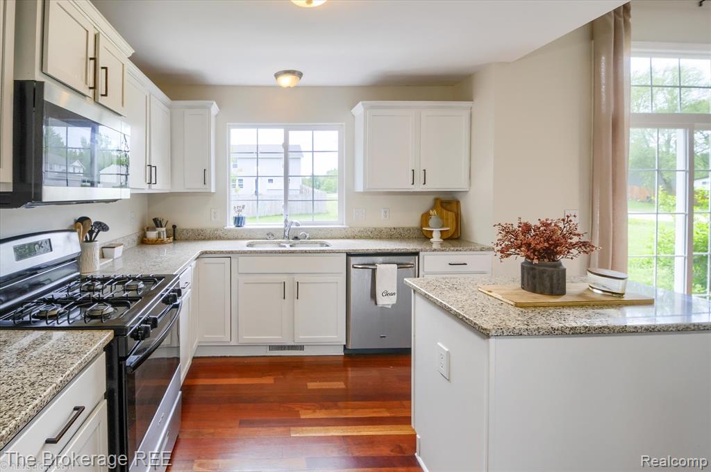 4422 JORDAN Drive, Grand Blanc, MI 48439 — Photo 8