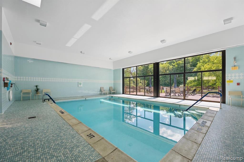 43050 12 Oaks Crescent Drive, 2066, Novi, MI 48377 — Photo 32