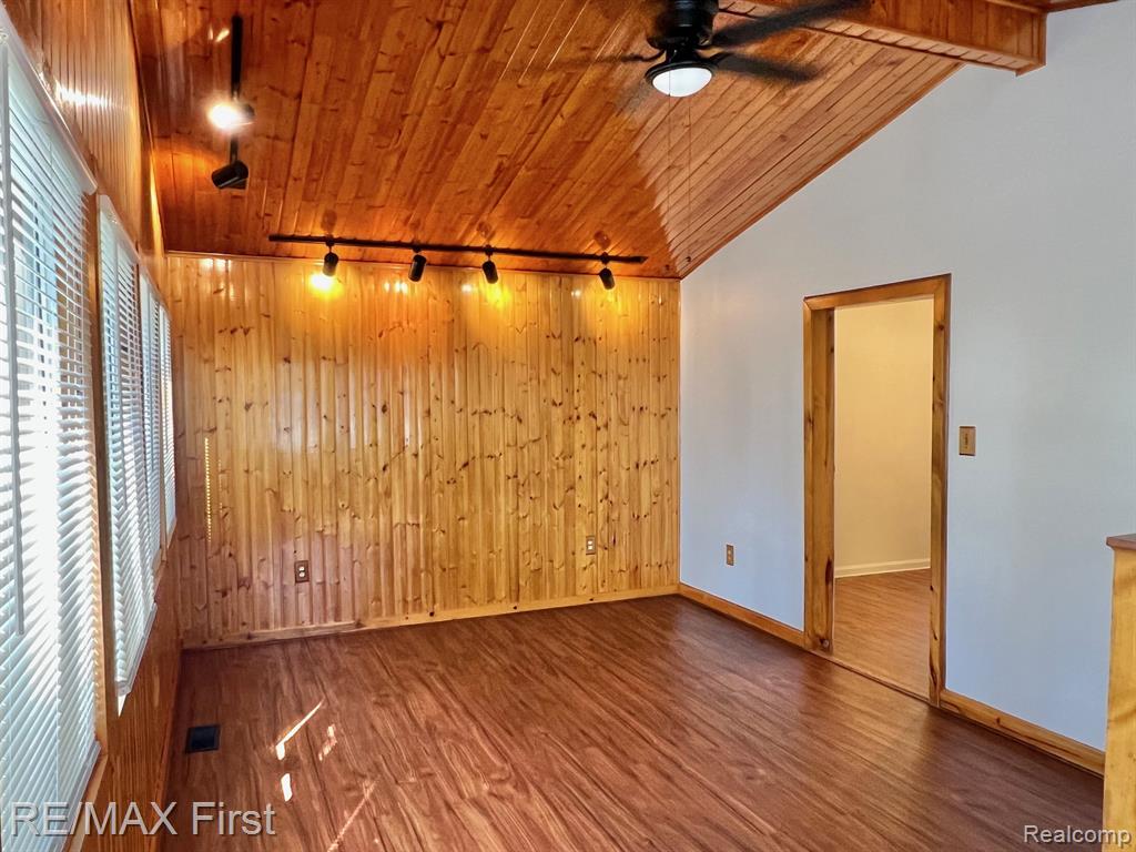 559 Gardendale Street, Ferndale, MI 48220 — Photo 12