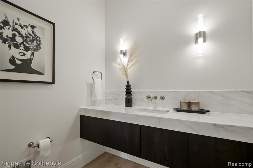 395 GREENWOOD Street, Birmingham, MI 48009 — Photo 18
