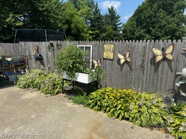 682 Metcalf Drive, Imlay City, MI 48444 — Photo 31