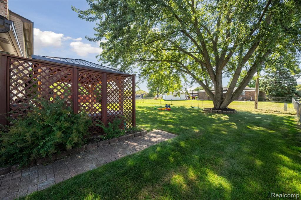 40166 Kristen Drive, Sterling Heights, MI 48310 — Photo 38