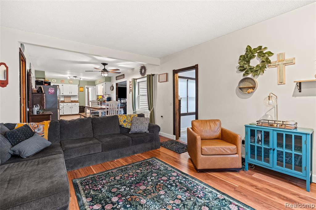 6076 E Carpenter Road, Flint, MI 48506 — Photo 17