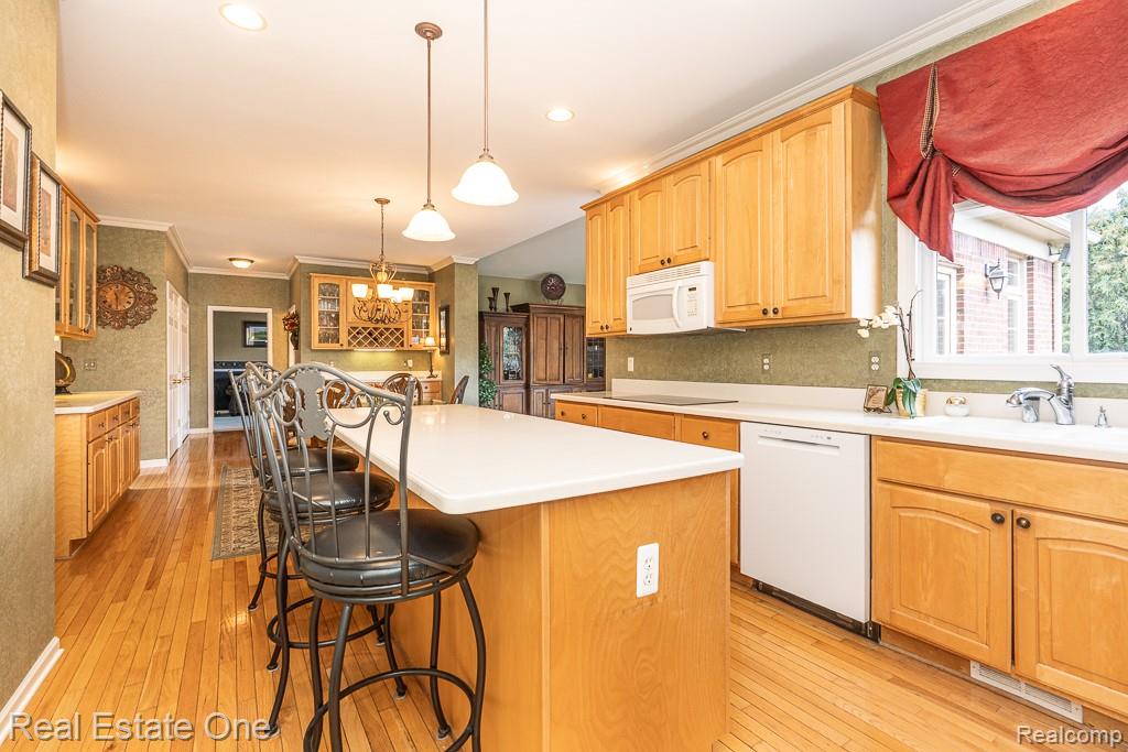 4595 Dunbar Court, Rochester, MI 48306 — Photo 21