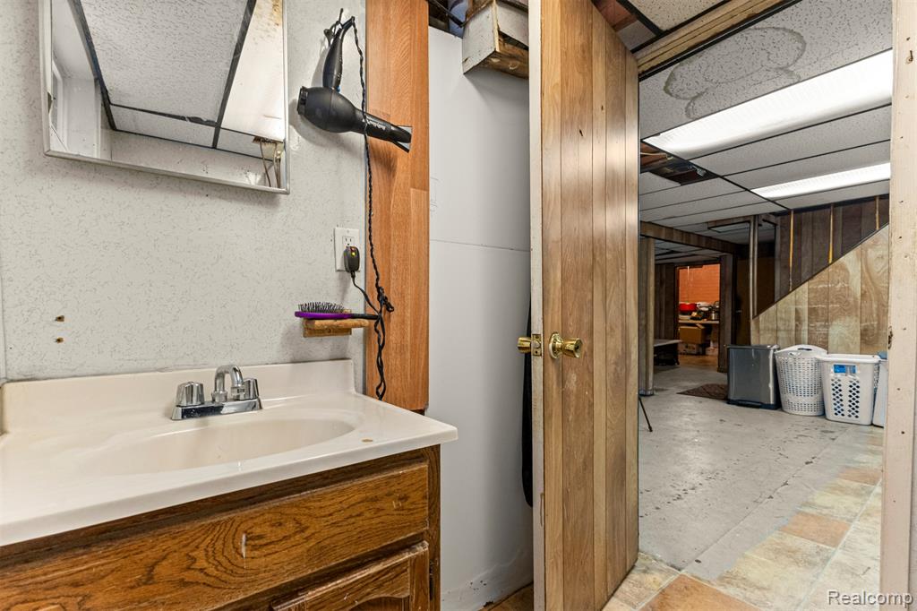 7914 WISCONSIN Street, Dearborn, MI 48126 — Photo 30