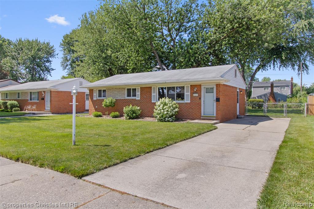8439 Doncaster Drive, Sterling Heights, MI 48312 — Photo 3
