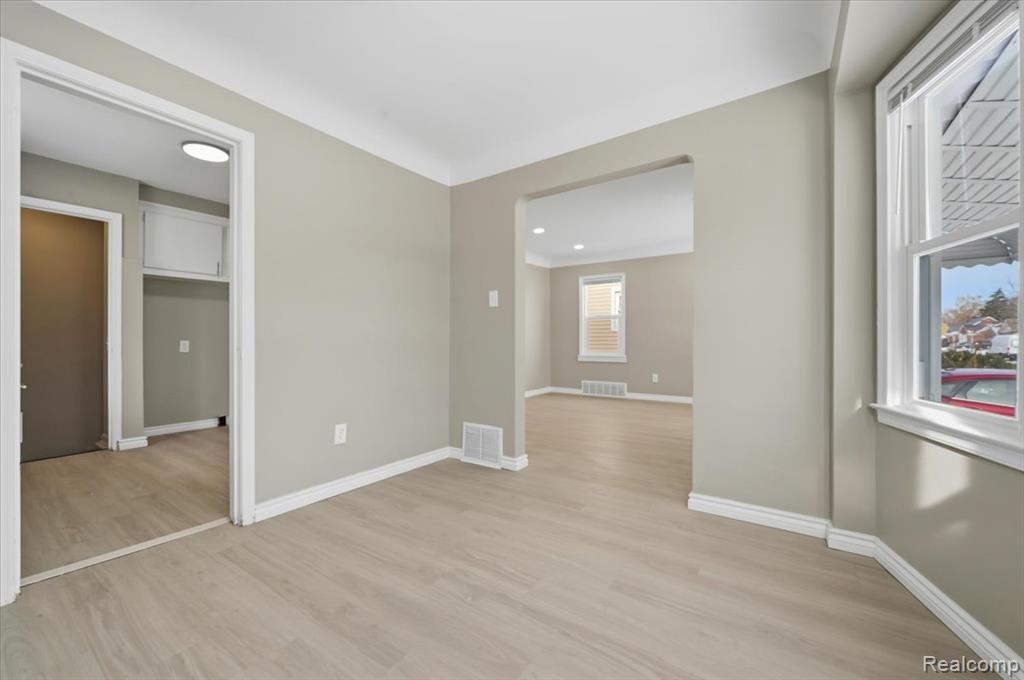 6751 Memorial Avenue, Detroit, MI 48228 — Photo 14