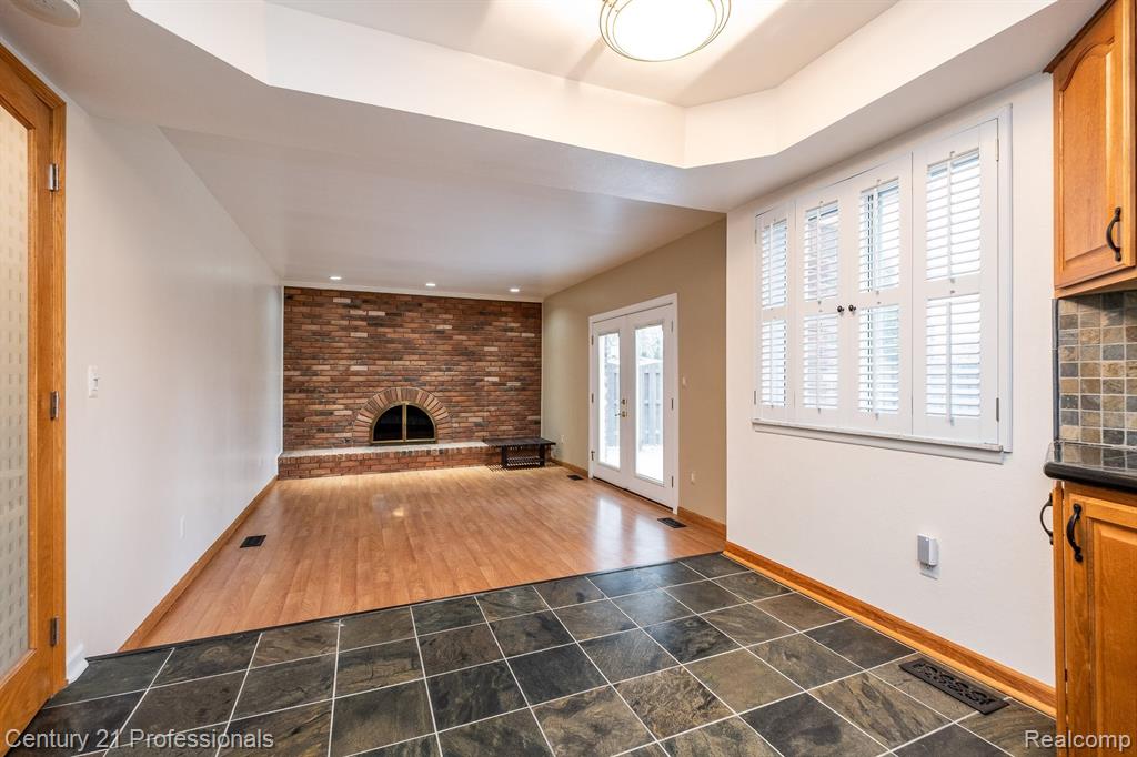 4256 BIEBER Drive, Sterling Heights, MI 48310 — Photo 16