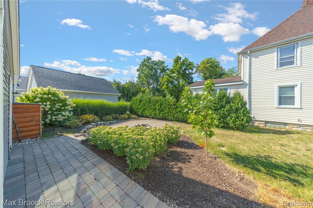 694 S Squirrel Road, Auburn Hills, MI 48326 — Photo 33
