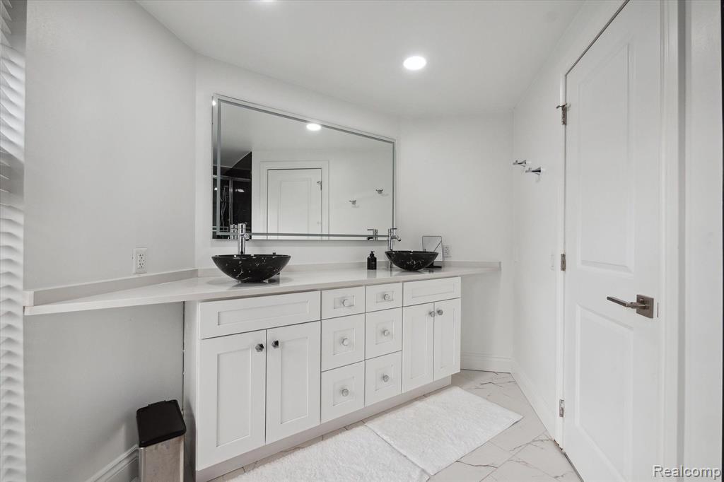 1892 Pine Ridge Lane, Bloomfield Hills, MI 48302 — Photo 38