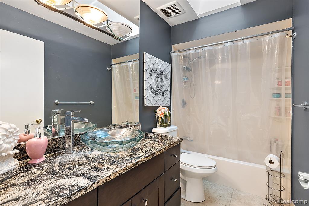 8398 ELKRUN Drive, Clarkston, MI 48348 — Photo 38