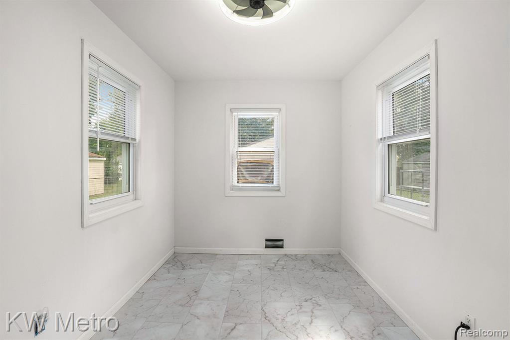 9922 Garfield, Redford, MI 48239 — Photo 13