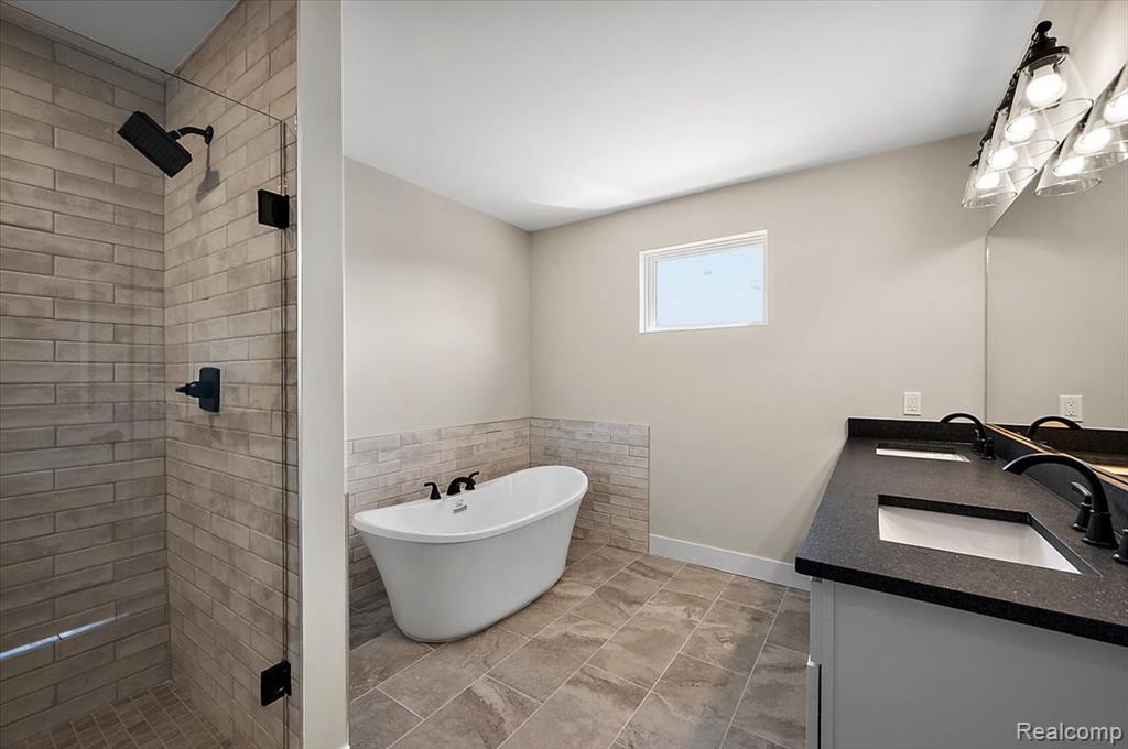 50999 Mistwood Drive, Macomb, MI 48042 — Photo 57