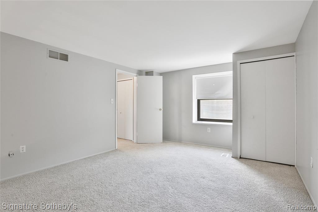 5025 Crooks Road, 42, Royal Oak, MI 48073 — Photo 14