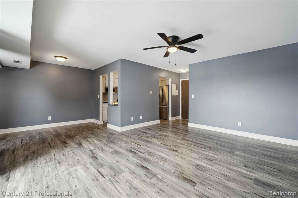 30535 W 14 MILE Road, 20, Farmington Hills, MI 48334 — Photo 8