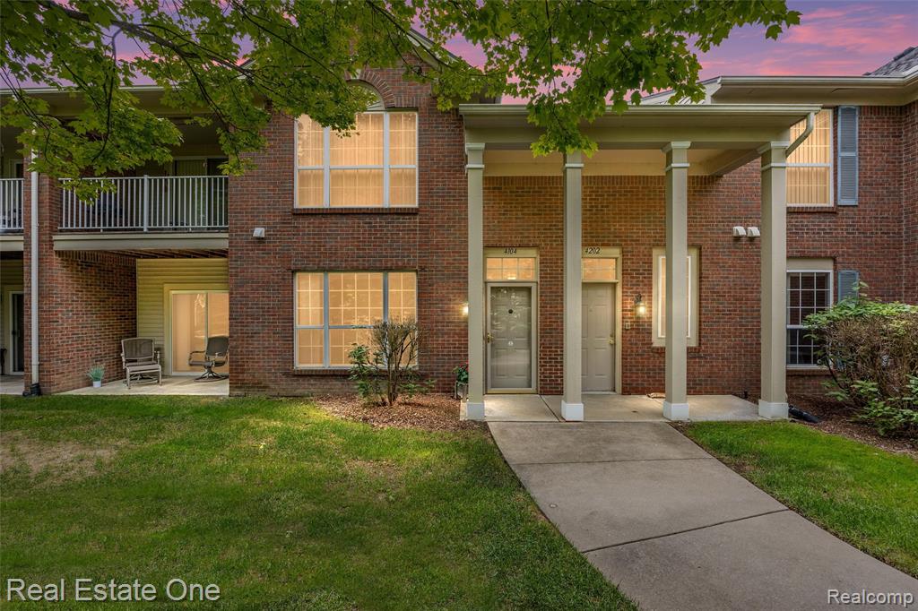 4104 Chesapeake Circle, Walled Lake, MI 48390 — Photo 24