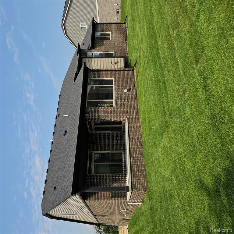 50606 MISTWOOD Drive, Macomb, MI 48042 — Photo 18