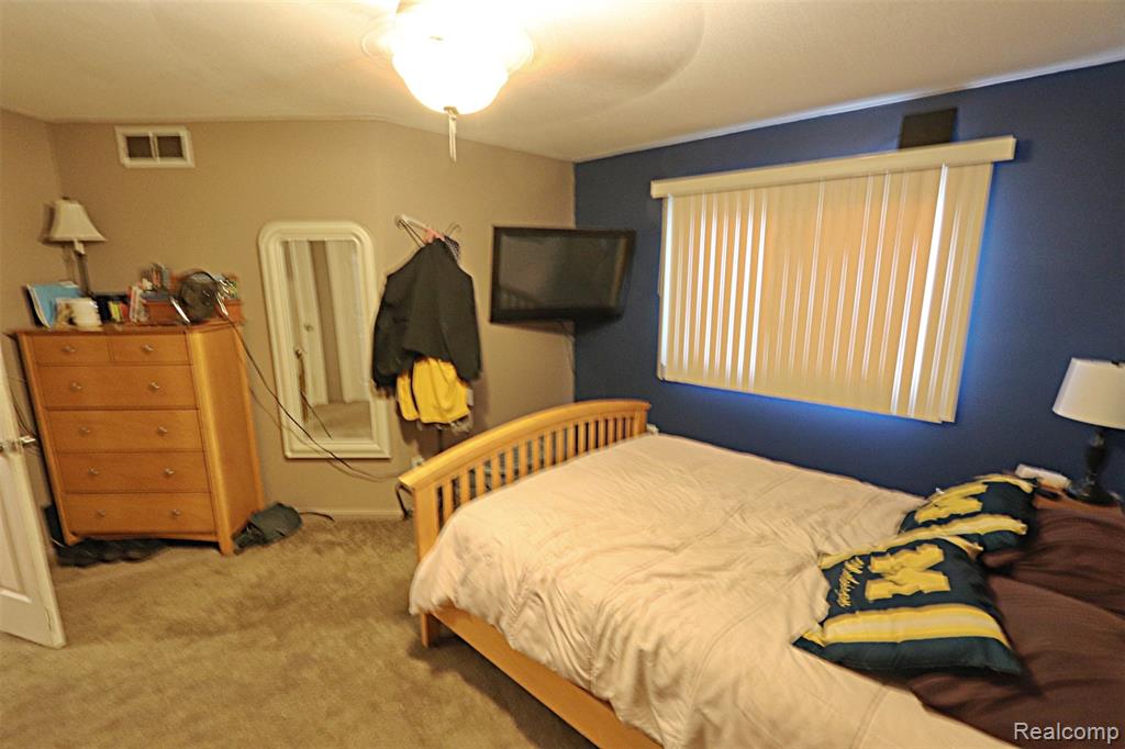 31657 Sibley Road, New Boston, MI 48164 — Photo 12