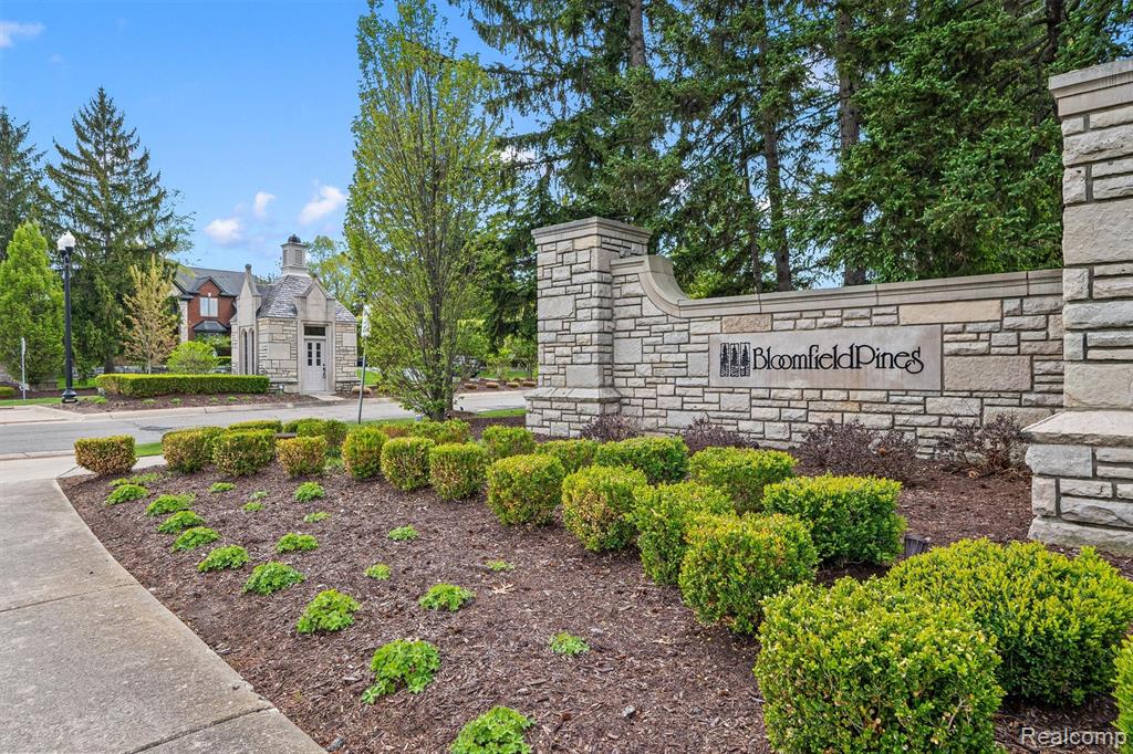 6608 Minnow Pond Drive, West Bloomfield, MI — Photo 3