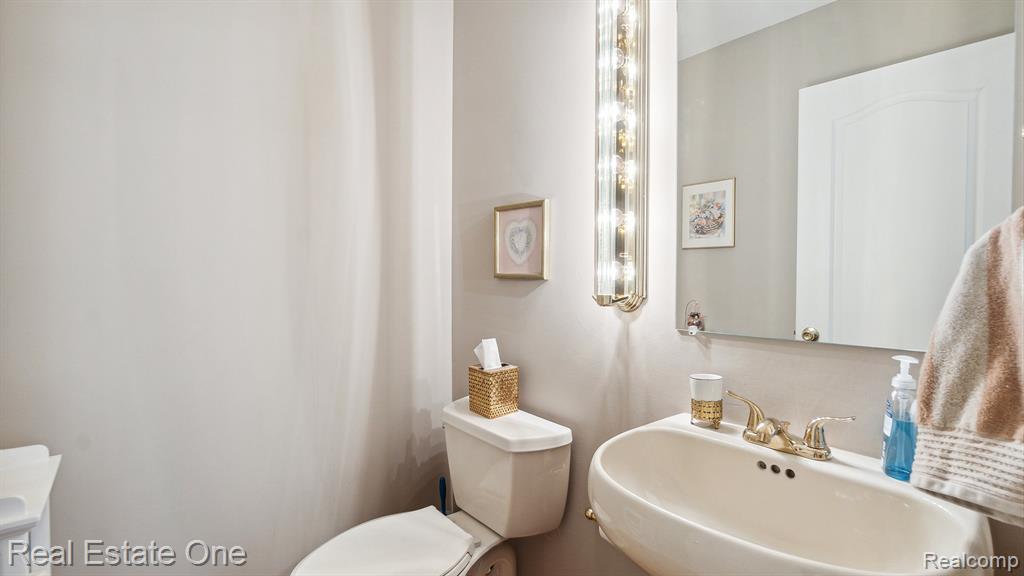 741 RED MAPLE Lane, Wixom, MI 48393 — Photo 8