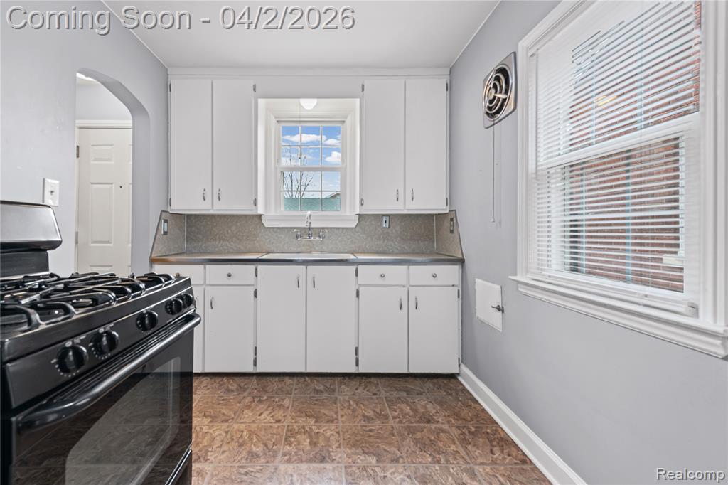 2305 Vinewood Street, Wyandotte, MI 48192 — Photo 13