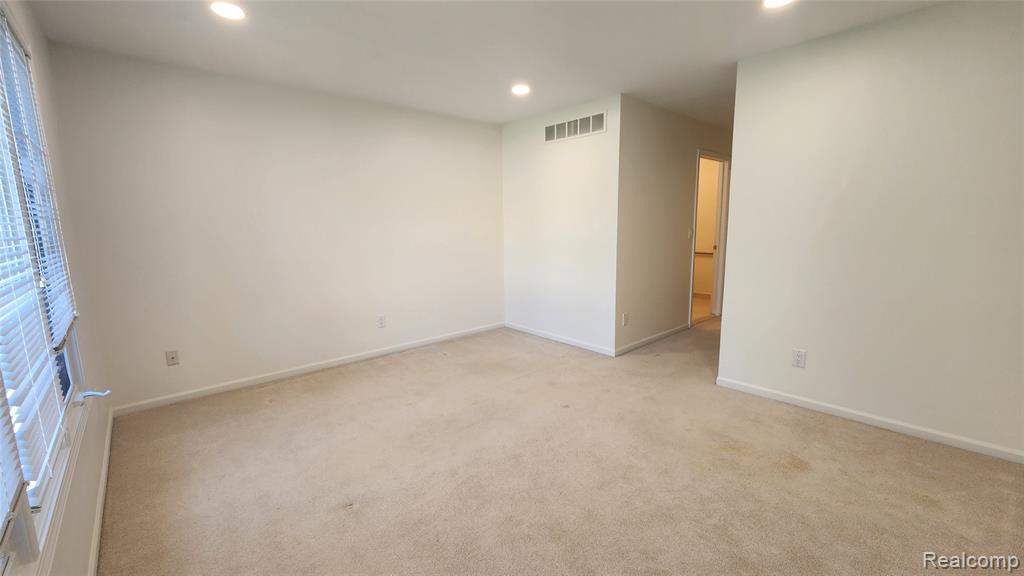 40201 RIVERBEND Drive, Sterling Heights, MI 48310 — Photo 17