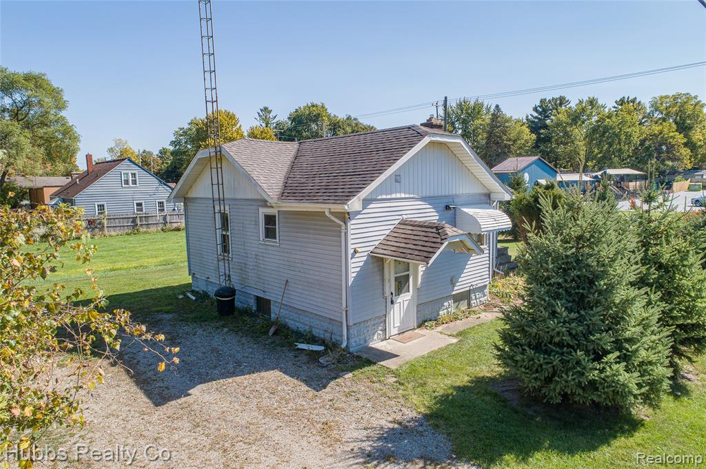 5305 Lapeer Road, Burton, MI 48509 — front exterior