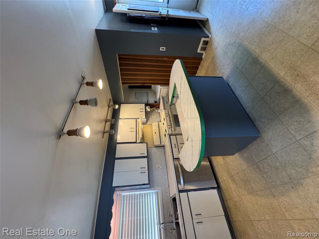 7035 Hudson Avenue, Warren, MI 48091 — Photo 8