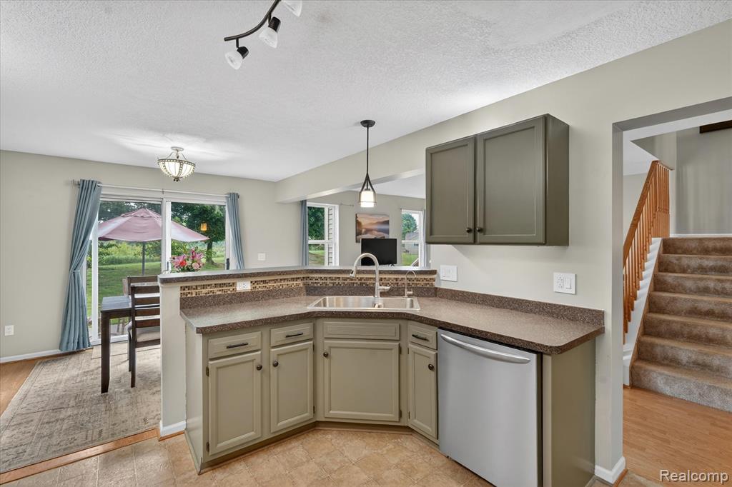 456 Lilly View Court, Howell, MI 48843 — Photo 8