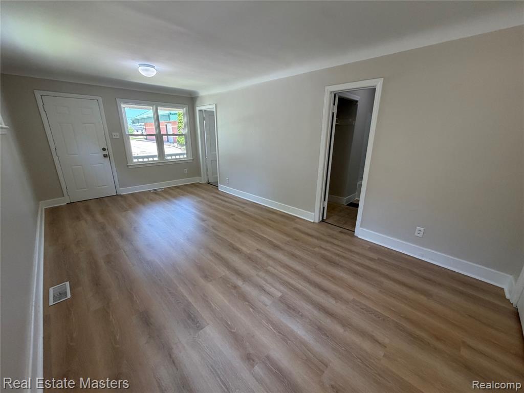 1016 Gillett Street, Port Huron, MI 48060 — Photo 5