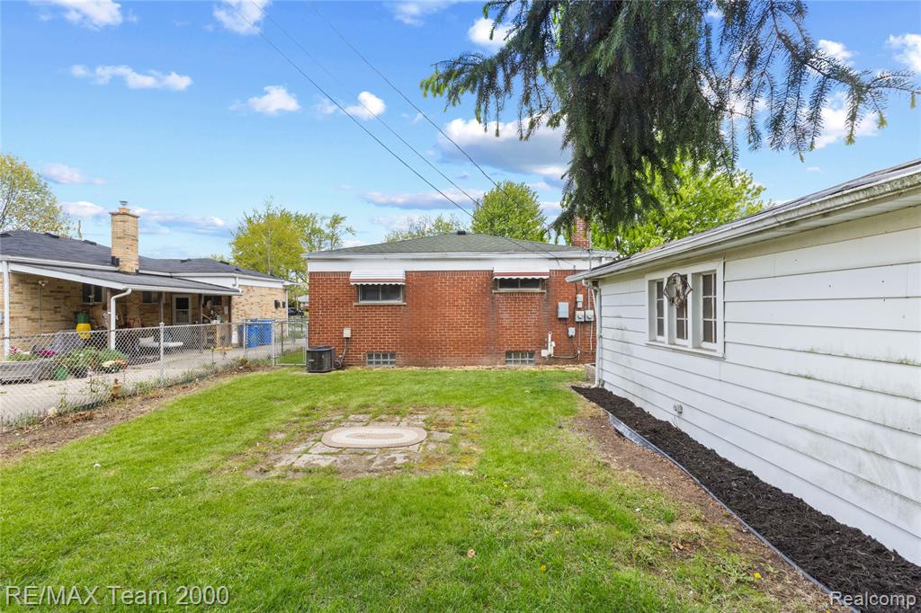 8551 Rockland Street, Dearborn Heights, MI 48127 — Photo 40