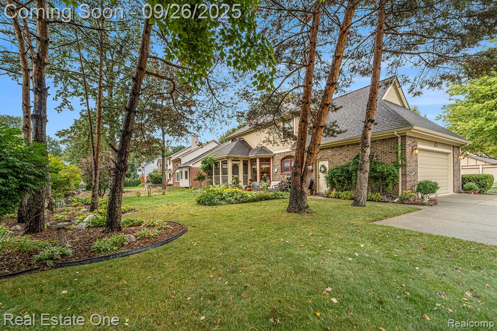 6764 Redford Circle, Troy, MI 48085 — Photo 2